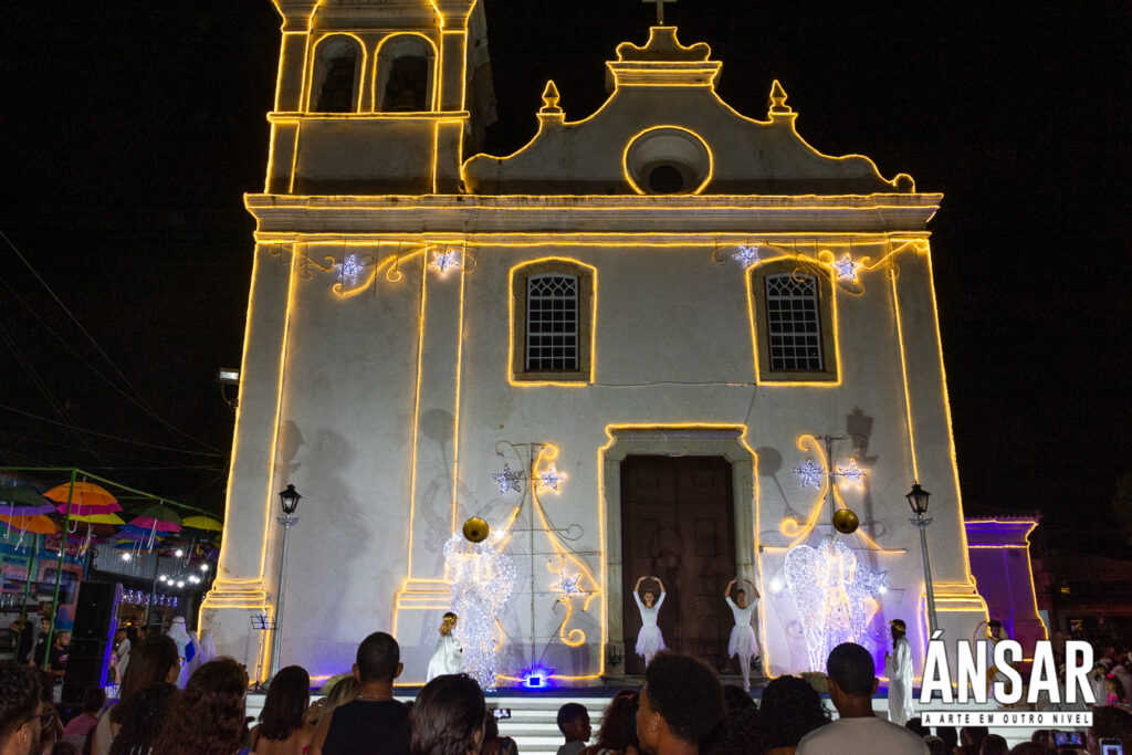 Apresentação enfrente a Igreja matriz de São João Batista de Itaboraí.